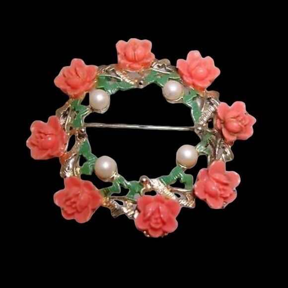 Vintage 950's Lucite Roses w/Faux Pearl & Enamel Leaves Pin/Brooch! - Picture 2 of 7